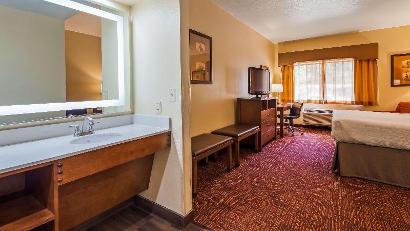 キングサイズベッドのスイートルーム, Quality Inn & Suites Belmont Route 151