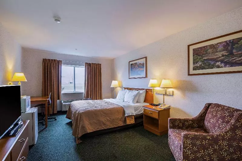 スイート, Quality Inn & Suites Belmont Route 151