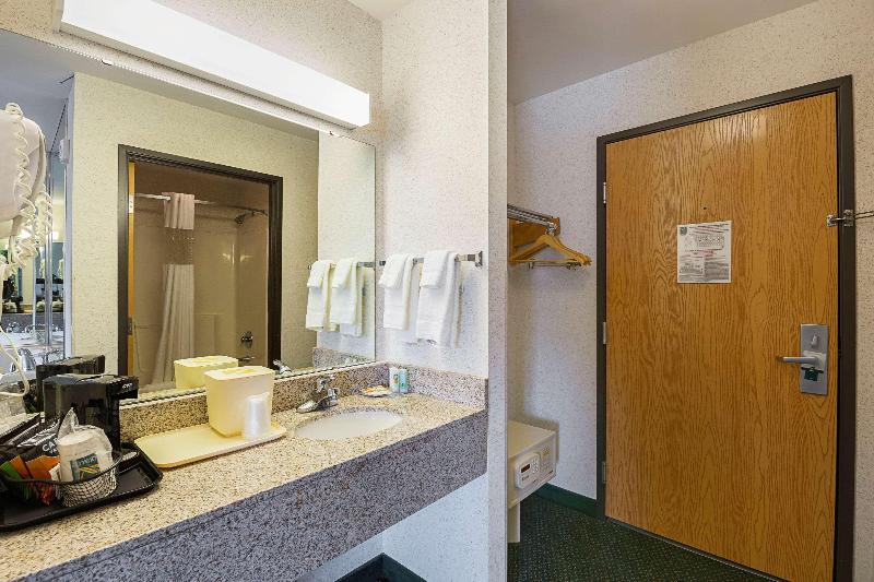 スイート, Quality Inn & Suites Belmont Route 151