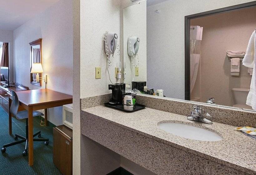 套房, Quality Inn & Suites Belmont Route 151