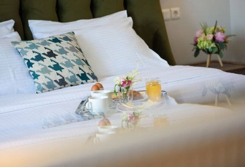 Номер Стандарт, The Royal