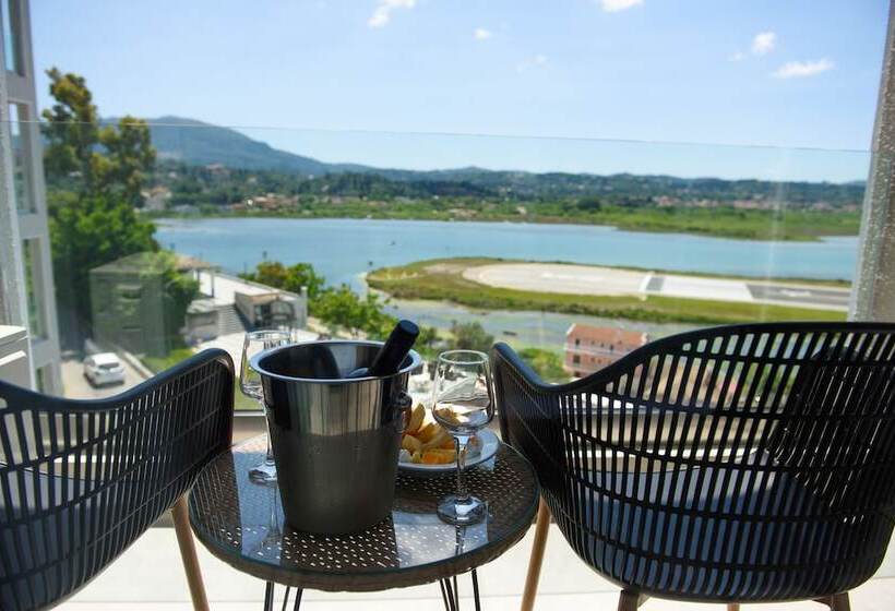 Люкс Вид на Море, The Royal