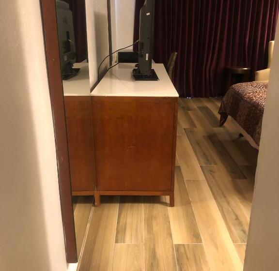 غرفة قياسية سرير كينج, Western Inn