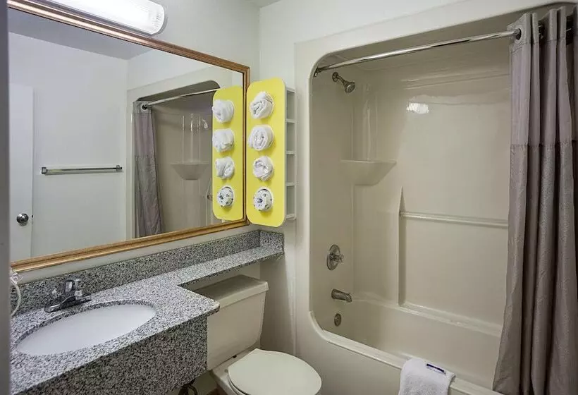 デラックスルーム, Motel 6 Binghamton, Ny