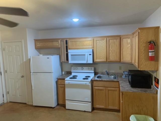 Номер Стандарт, Cotulla Executive Inn