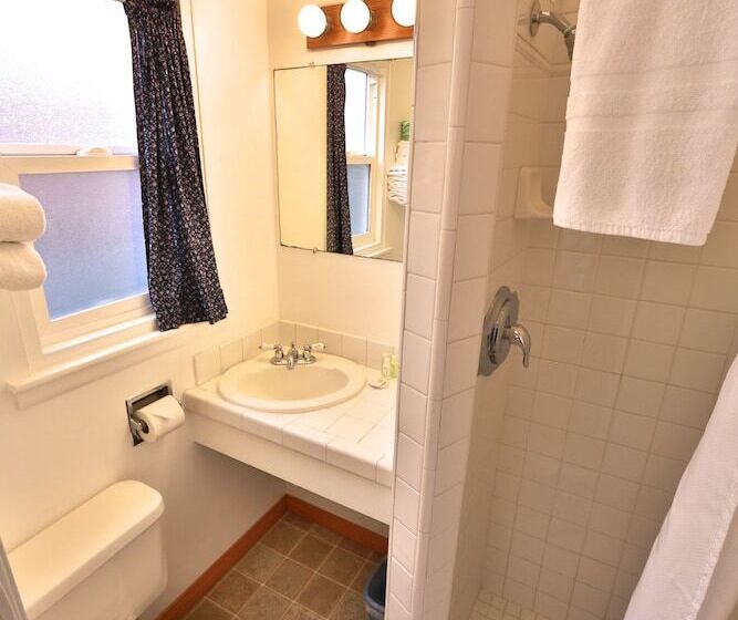 غرفة عائلية, Pleasant Inn