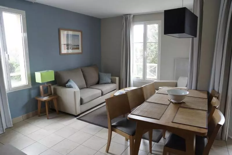 2 Bedrooms Apartment City View, Residence Reine Marine