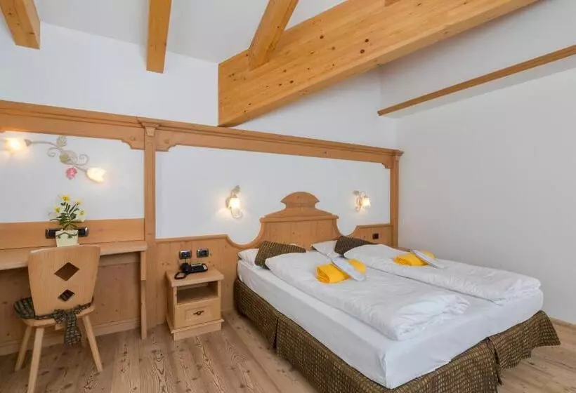 バルコニー付きスーペリアルーム, Wellness Hotel Lupo Bianco