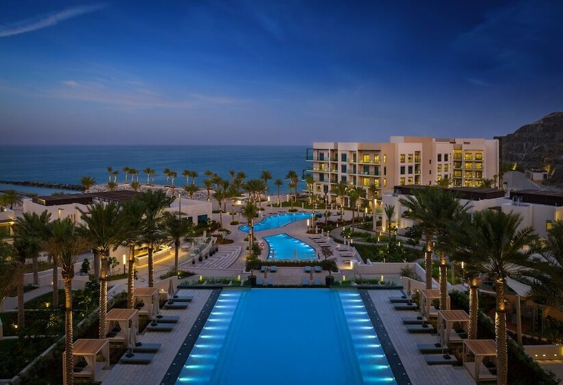 اتاق لوکس با چشمانداز دریا, Address Beach Resort Fujairah