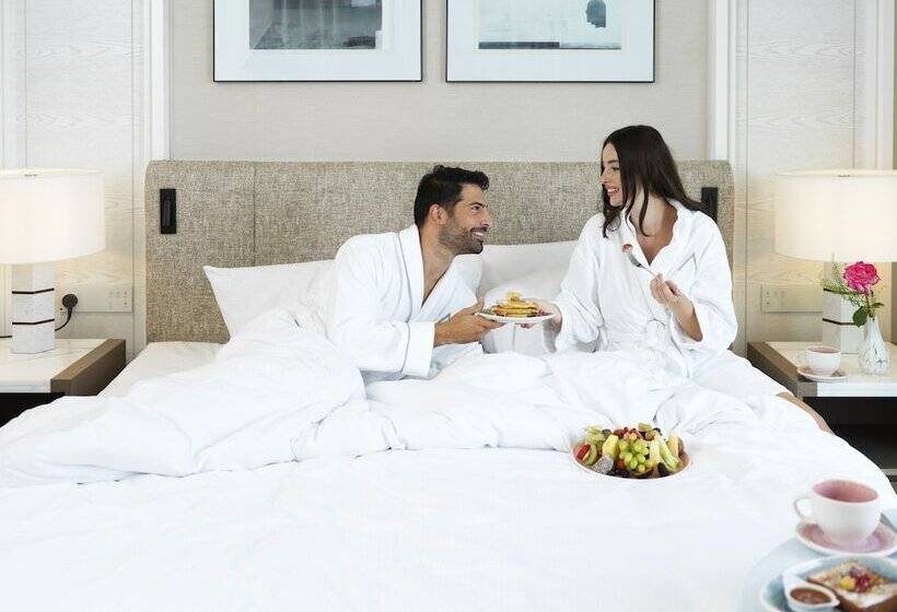 اتاق لوکس با چشمانداز استخر, Address Beach Resort Fujairah