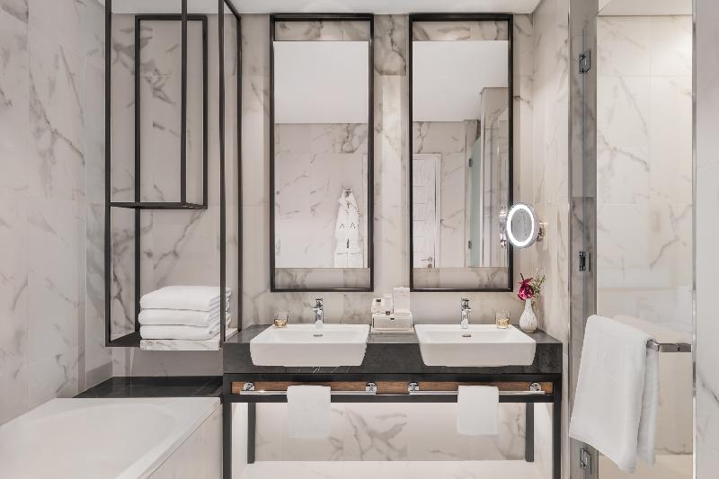 اتاق لوکس با چشمانداز استخر, Address Beach Resort Fujairah