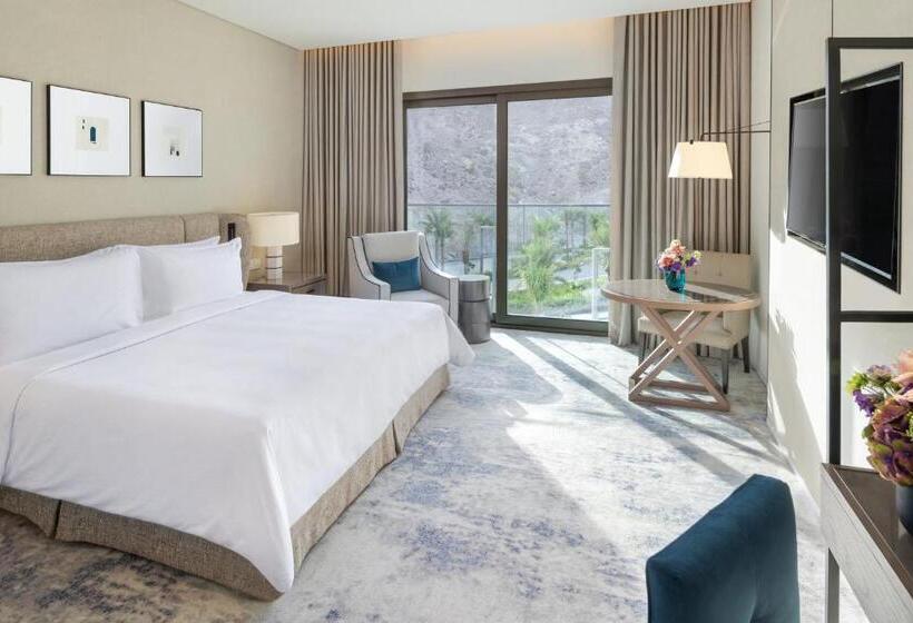 اتاق لوکس با تخت بزرگ, Address Beach Resort Fujairah