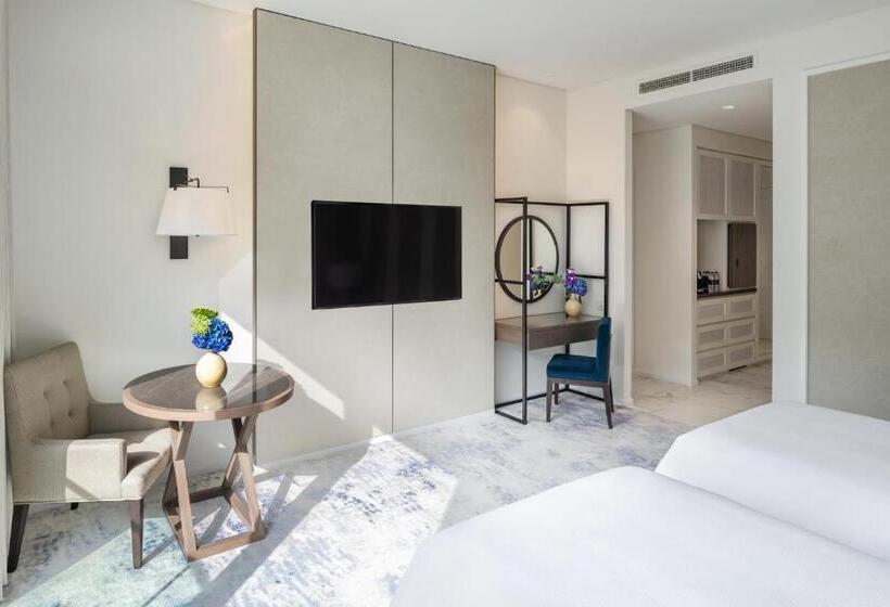 Номер Deluxe Вид на Бассейн, Address Beach Resort Fujairah