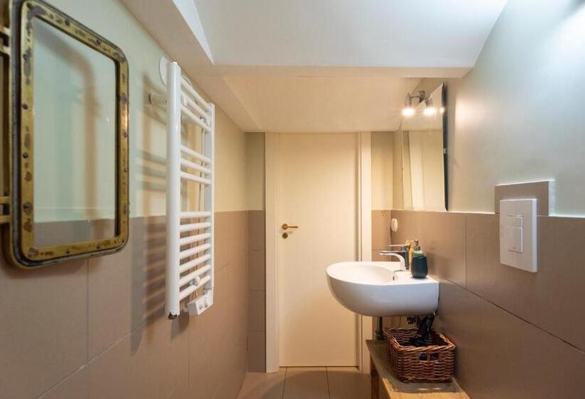 سوییت دوبلکس, B&b Donna Adelina