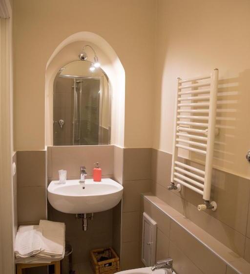 استودیوی استاندارد, B&b Donna Adelina