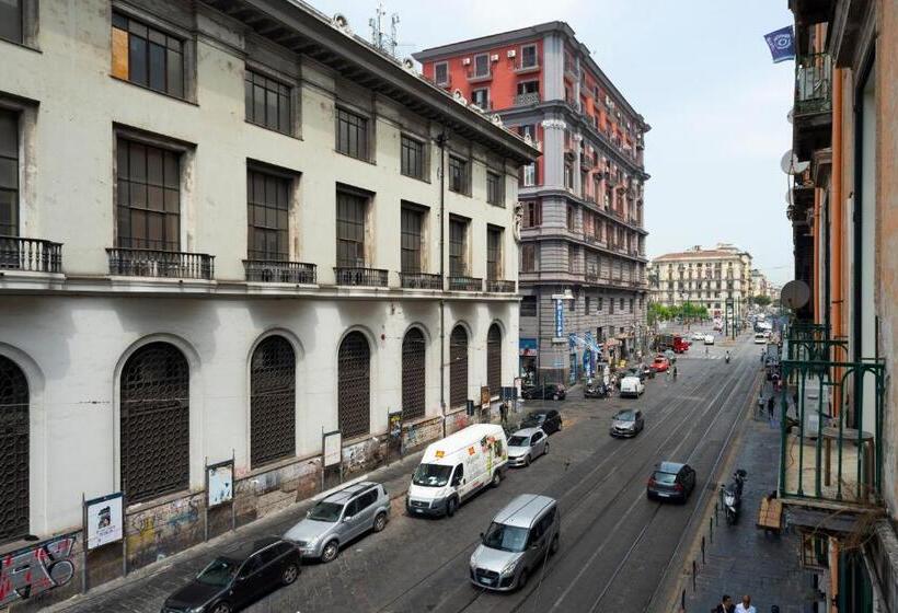 استودیوی استاندارد, B&b Donna Adelina