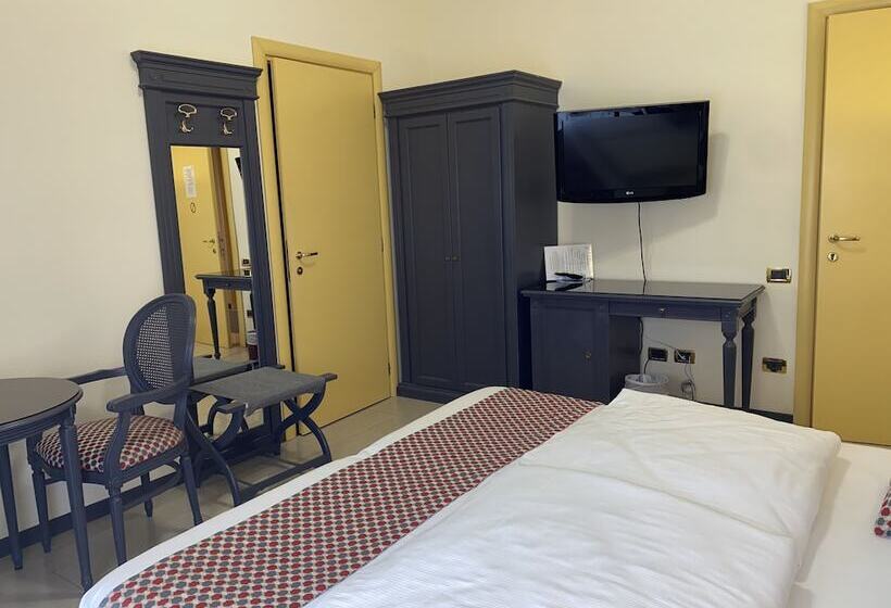 Номер Стандарт, Estee