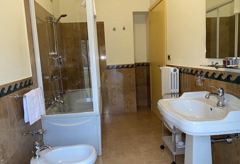 Quarto Triplo Estandar, Estee