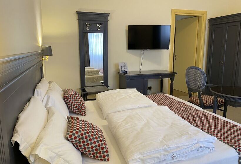 Номер Стандарт Трехместный, Estee