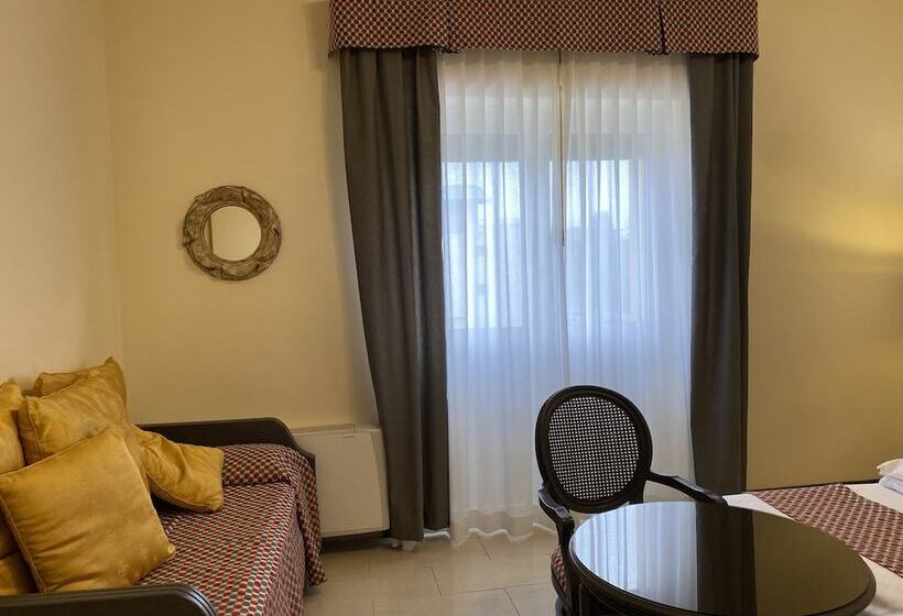 Номер Стандарт Трехместный, Estee