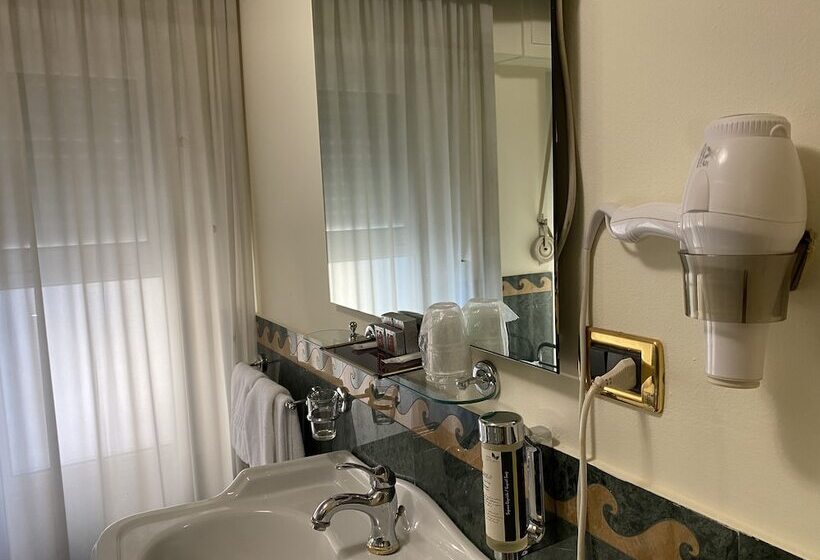 Номер Executive, Estee