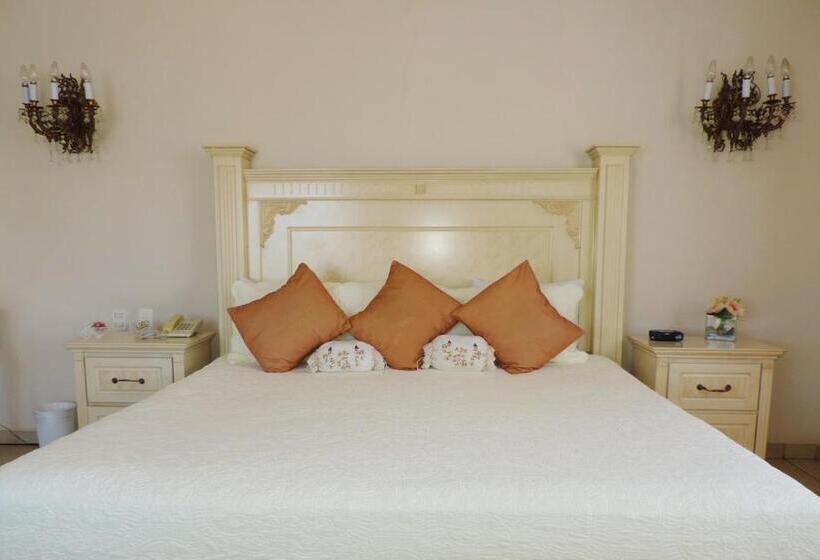 סוויטת ג'וניור עם מרפסת, Marina Banderas Suites