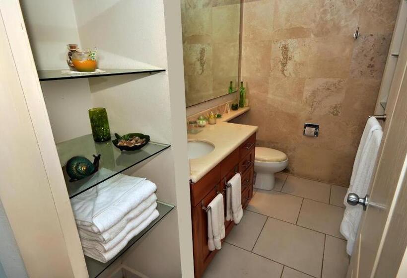 جناح جونيور مزوَّد بشرفة, Marina Banderas Suites