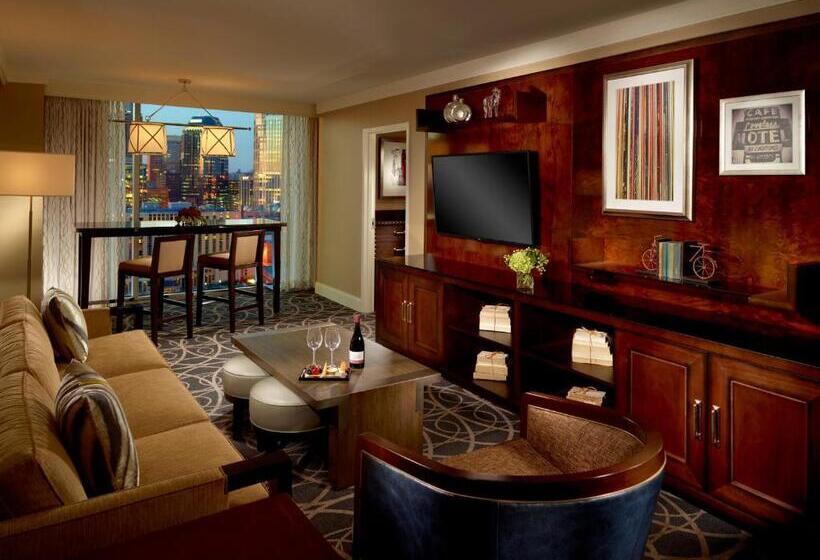 سوئیت اجرایی با تخت کینگ, Omni Nashville