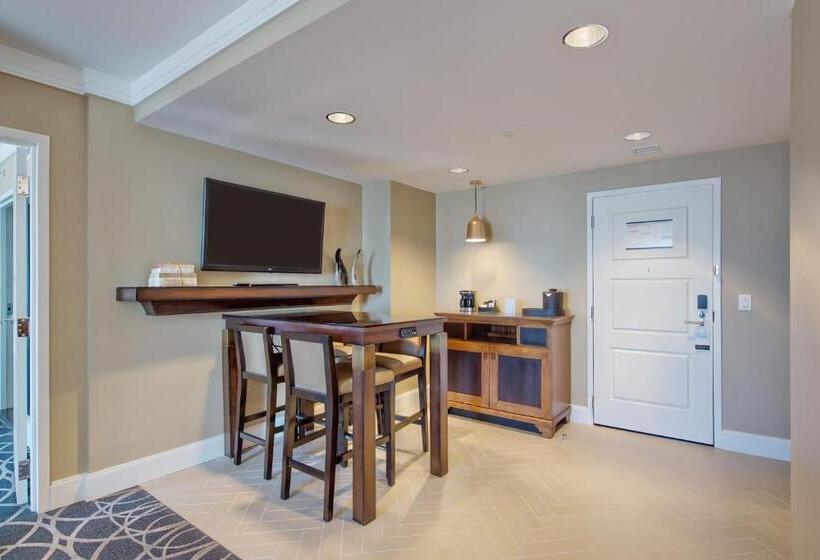 Suite King Size Bed, Omni Nashville