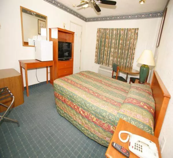 اتاق استاندارد, Hollywood Guest Inn