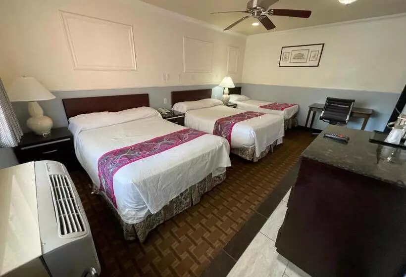 اتاق خانوادگی, Hollywood Guest Inn