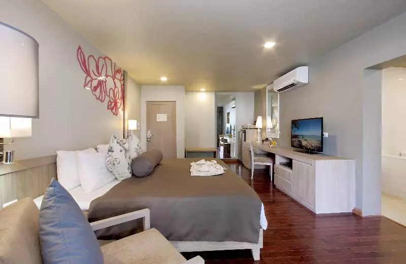 デラックスバンガロー, Sentido Khao Lak