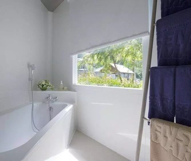 デラックスバンガロー, Sentido Khao Lak