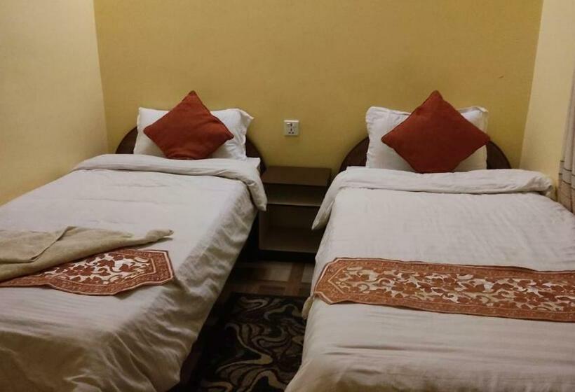 اتاق استاندارد با چشم‌انداز دریاچه, Jungle Front Lodge