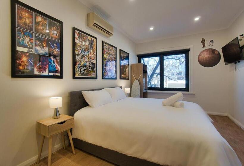 جناح سرير كينج, Dreamy Stays Accommodation Private Rooms With Shared Bathrooms