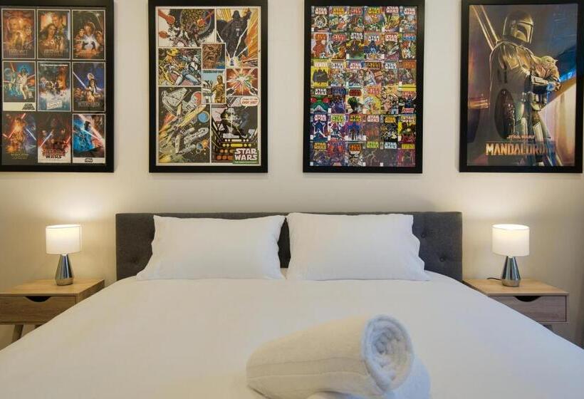 جناح سرير كينج, Dreamy Stays Accommodation Private Rooms With Shared Bathrooms