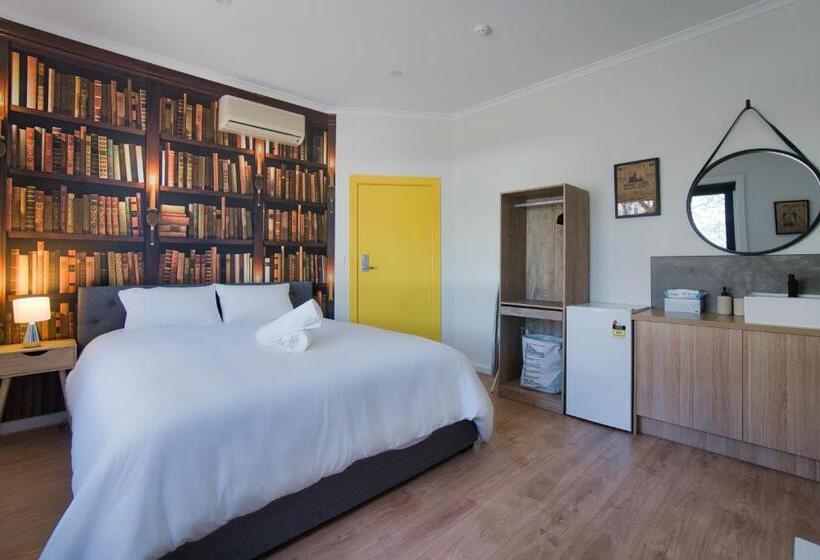 جناح سرير كينج, Dreamy Stays Accommodation Private Rooms With Shared Bathrooms