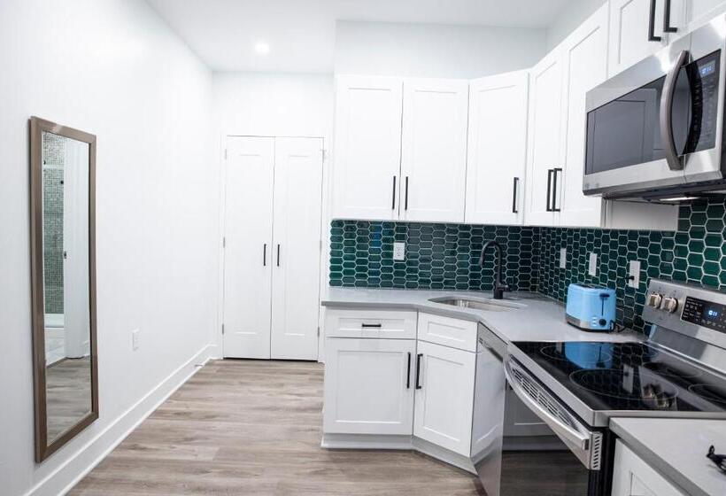 Студия Стандарт, Peachtree Suites Jersey City