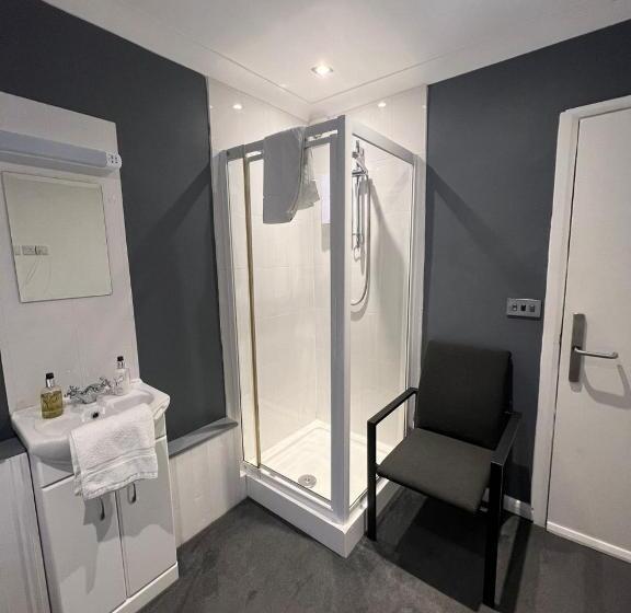 חדר סטנדרד יחיד חדר אמבטיה משותף, Rock House Bed And Breakfast