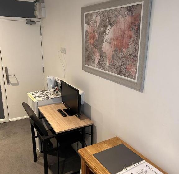 חדר סטנדרד יחיד חדר אמבטיה משותף, Rock House Bed And Breakfast