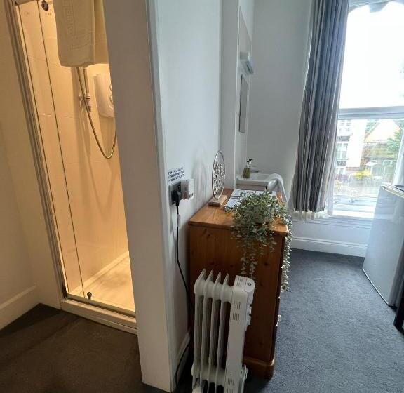 חדר סטנדרד יחיד חדר אמבטיה משותף, Rock House Bed And Breakfast