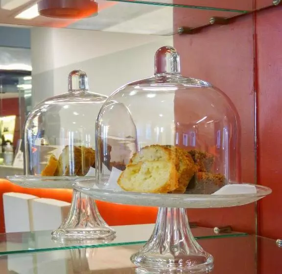سوییت جونیور, 1412 Hotel Boutique