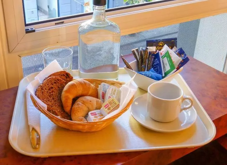 سوییت جونیور, 1412 Hotel Boutique