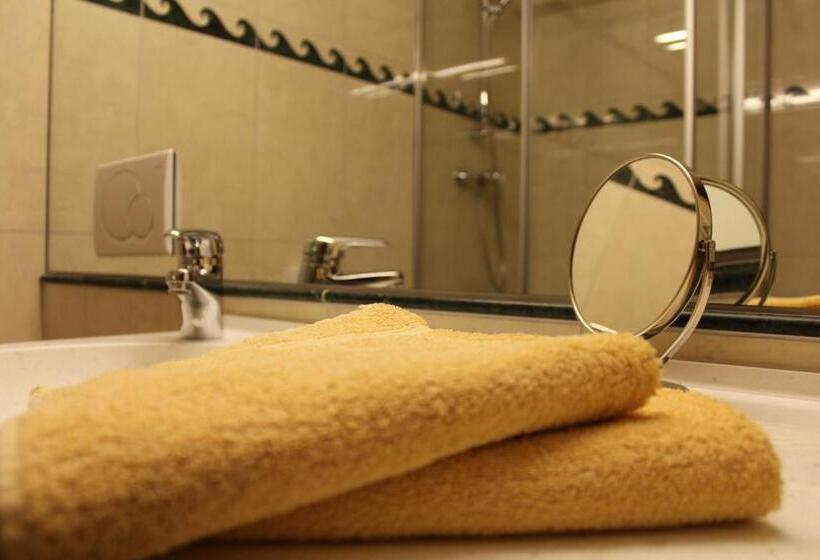 スタンダードトリプルルーム, Airporthotel Salzburg   Hotel Am Salzburg Airport