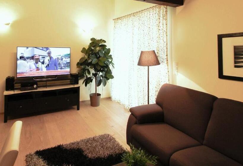 带2个卧室的公寓, Alpenlandhaus Menardi