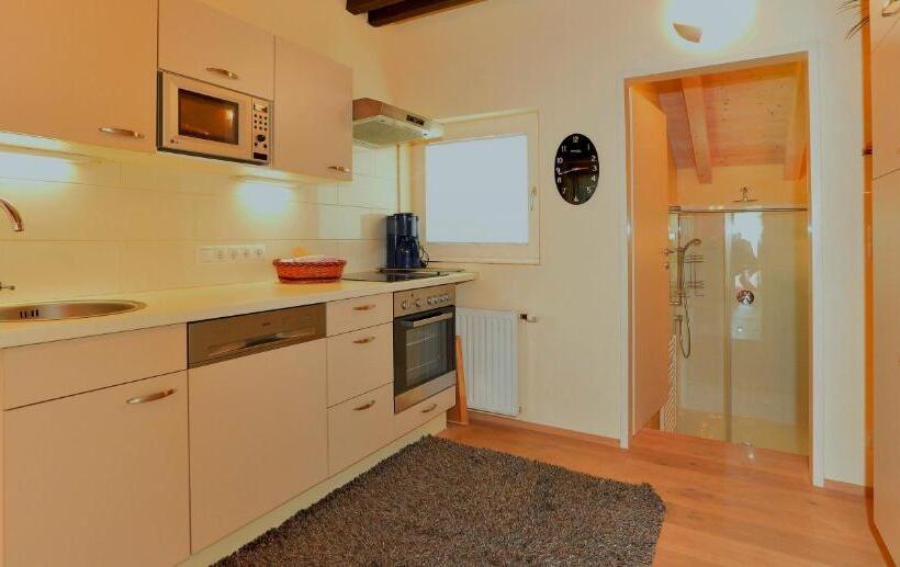 Апартаменты 2 Спальни с Балконом, Alpenlandhaus Menardi