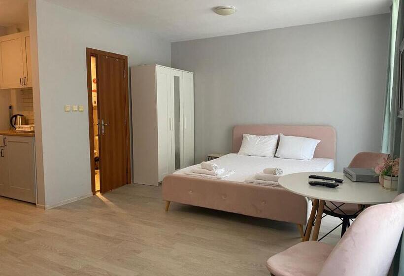 استودیوی استاندارد, Apart Hotel Dawn Park