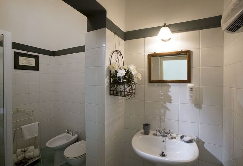 标准三人间, Ai Lumi