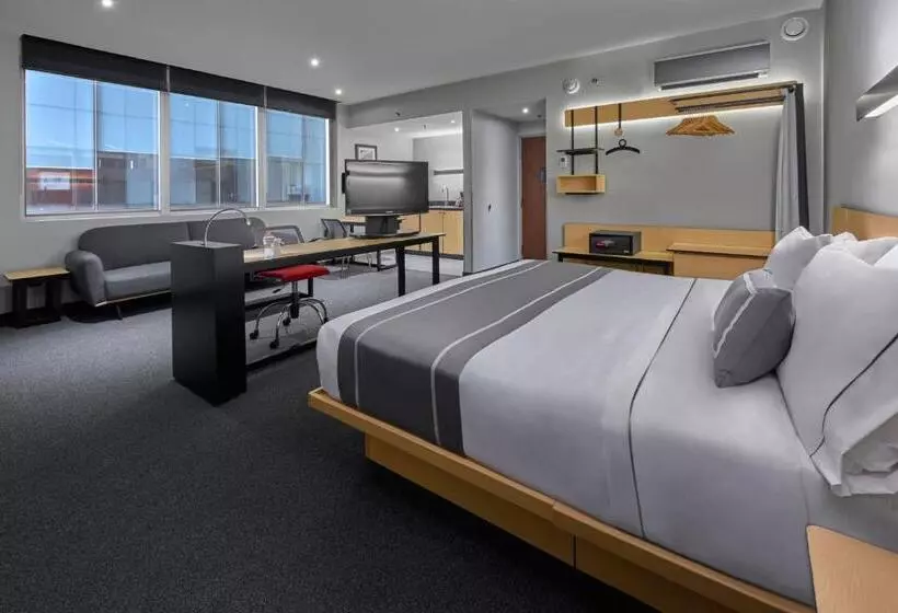 キングサイズベッドのスイートルーム, City Express Plus by Marriott Ciudad de México Santa Fe