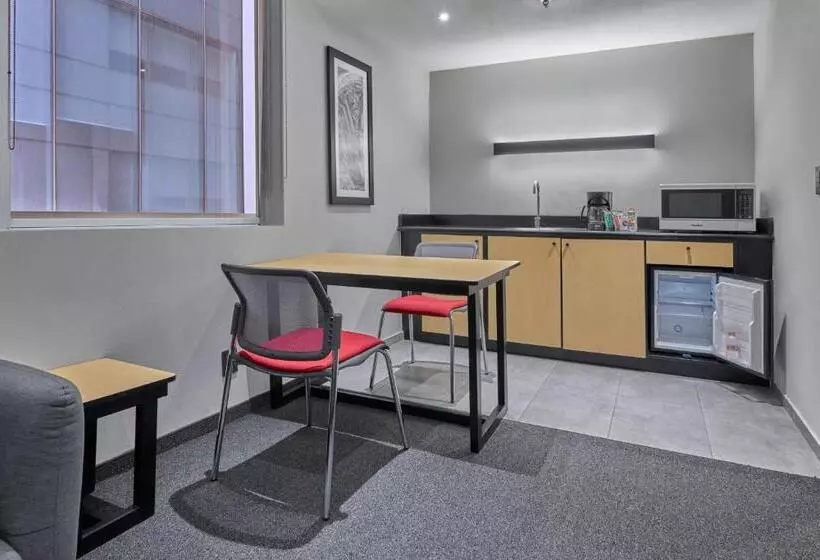 キングサイズベッドのスイートルーム, City Express Plus by Marriott Ciudad de México Santa Fe